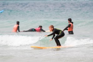 O apelo para se realizarem mais Surf Camps de caridade em Peniche destinado a refugiados ucranianos