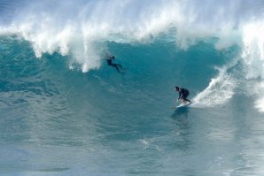 Gladiadores da Nazaré e surfistas Madeirenses atiraram-se ao Jardim do Mar