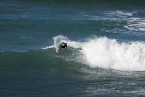 Leo Fioravanti foge de Peniche à procura de uma boa surfada na Ericeira