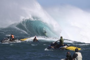 JAWS BIG WAVE CHAMPIONSHIPS ARRANCA AMANHÃ COM OS PORTUGUESES ALEX BOTELHO, NIC VON RUPP E JOÃO MACEDO