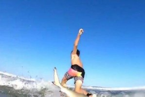 SURFISTA DE 7 ANOS É DERRUBADO DA PRANCHA POR UM TUBARÃO