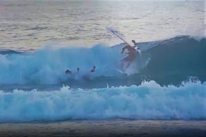 Momentos de tensão no Cabarete Pro: surfista foi quase atingido pelas quilhas do adversário durante um QS na República Dominicana