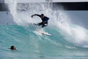 MATEUS HERDY FAZ SESSÃO DE SURF NA URBNSURF MELBOURNE