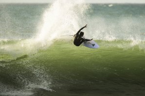 “22” mostra Cam Richards nas ondas portuguesas