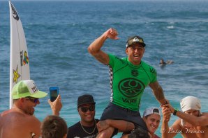 Zeke Lau vence com estrondo QS3,000 em Sunset Beach