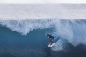 Kelly Slater, 48 anos de idade, e ainda um dos melhores surfistas do Mundo.