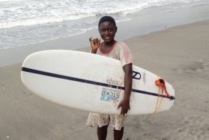 ISA concede US $ 20.000 a surfistas menores de idade carenciados