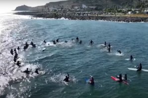 Surfistas no México prestam homenagem aos três turistas assassinados em Ensenada