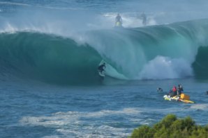 As monstruosas ondas em Cape Solander este domingo