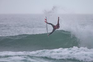 Julian Wilson adaptou-se bem às condições de surf.