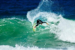 FRANCISCO CRUZ REVELA-NOS COMO TEM RESISTIDO À TENTAÇÃO DE FAZER SURF NESTE PERÍODO DE QUARENTENA