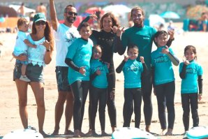 Waves In You - O projeto que vê o surf como passaporte para a integração social de crianças migrantes e refugiadas