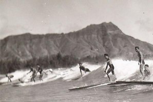 Surf na praia de Waikiki nos anos 20
