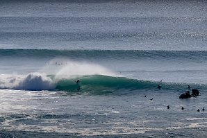 Miguel Blanco, Taj Burrow, Clay Marzo, Mason Ho e cia em free surf na onda de Padang Padang