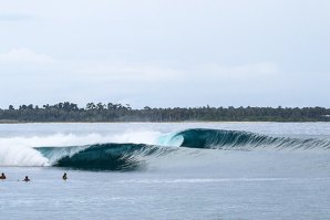 Projeto ameaça o turismo do surf nas Mentawai.