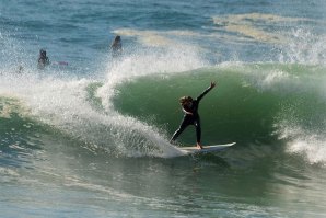 Concha Balsemão é uma das surfistas apuradas para a finalíssima em Viana. 