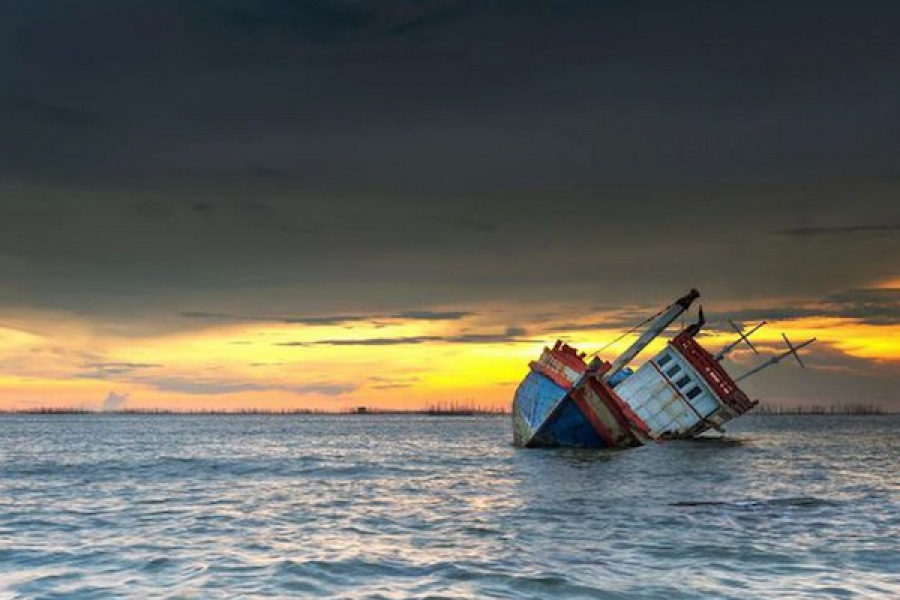 Cargo ship sunk in Bali Sea, 7 of the 14 crew members are reported missing.