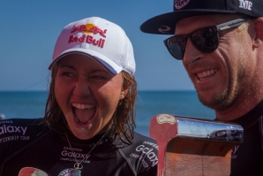 Mick Fanning and Carissa Moore rise to the top