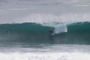 Slater scores a perfect 10; Fanning defeated by wildcard Jay Davies