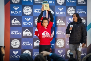 Caption: Keanu Asing (HAW) won his first CT victory today at the Quiksilver Pro France after taking down defending event winner Gabriel Medina (BRA) in the Final and Jeep Frontrunner John John Florence (HAW) in the Semifinals.  Image: © WSL /  Poullenot