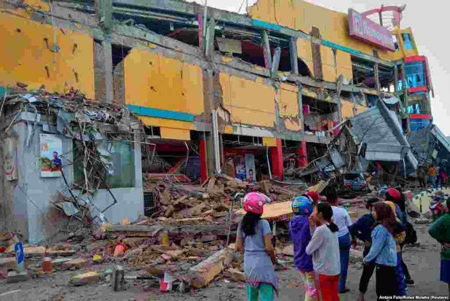 Hundreds killed as powerful earthquake and tsunami hit Indonesia