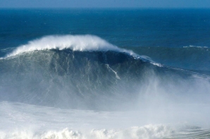 Rodrigo Koxa surfs the biggest wave of the season, and &#039;threatens&#039; worldwide record of Garret McNamara
