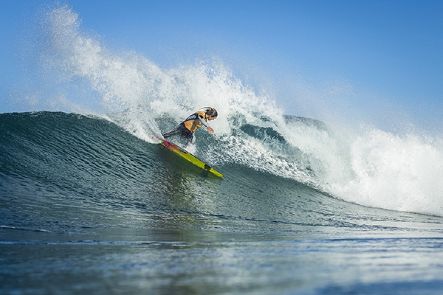 Current World No.1 Sally Fitzgibbons (AUS) continued to perform and advanced into the semifinals of the Roxy Pro France.