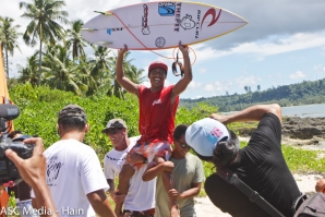 Bali’s Darmaputra Tonjo Wins Aceh International Surfing Championship 2017