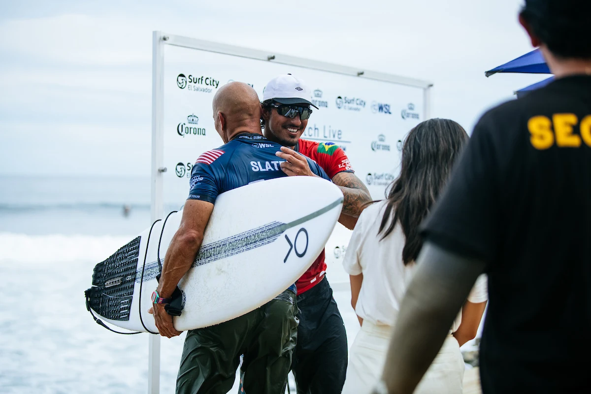 Slater, Florence e Robinson surpreendentemente eliminados no 1º dia do Surf City CT El Salvador Pro