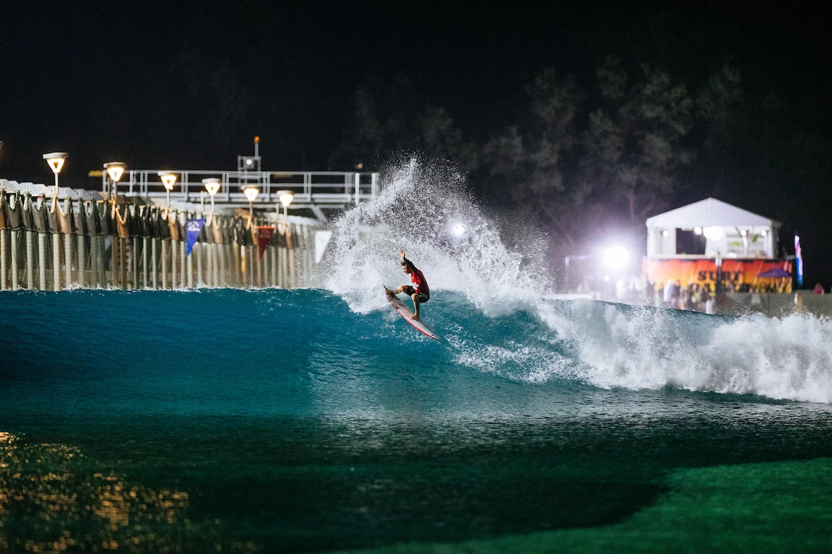 Carissa Moore e Yago Dora destacam-se no 1º dia do Surf Ranch Pro 2023
