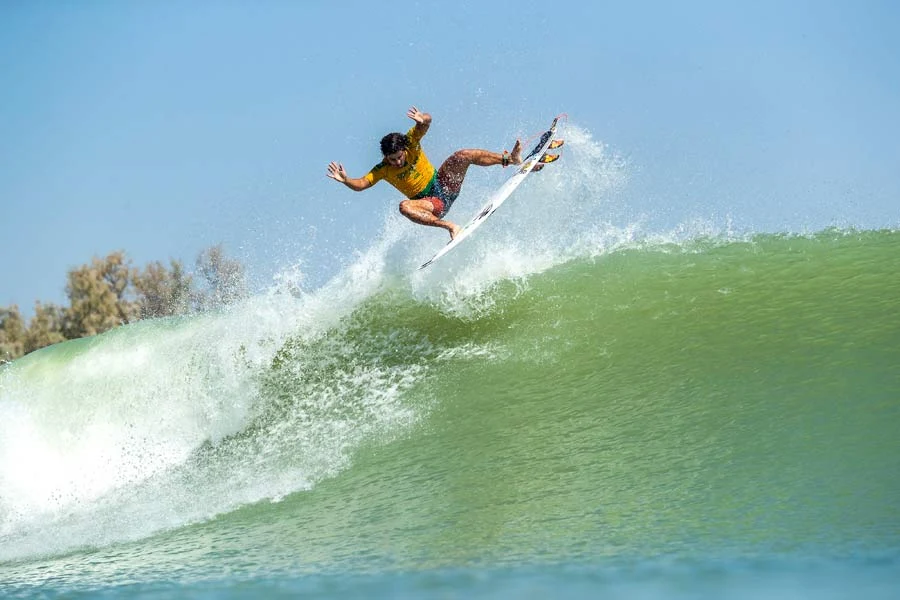 A história acontece no Surf Ranch