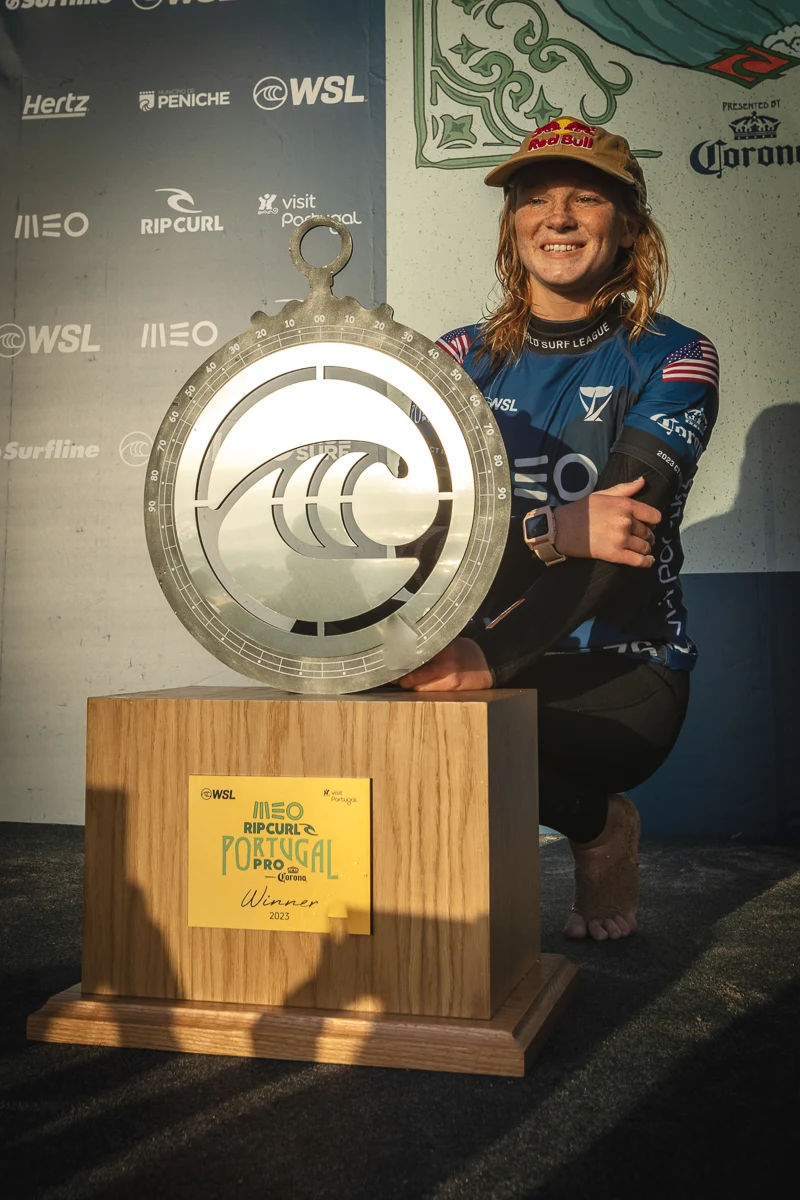 Quem é Caitlin Simmers, a “miúda” que acaba de vencer o Meo Rip Curl Pro