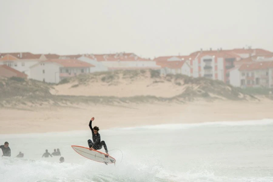 Os meus surfistas preferidos são free surfers e é neles que me inspiro -  Matias Lopes (Perfil da Semana)