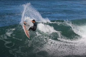 Kikas, Igarashi, Charly Quivront, Afonso Antunes, entre outros, testam o poder do mar na Ericeira