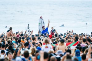 Surfistas que fizeram comebacks inspiradores após lesões devastadoras