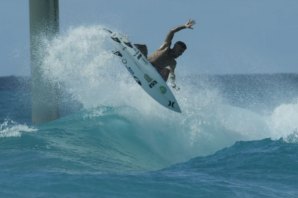 FILIPE TOLEDO LANÇA NOVO VÍDEO NAS ONDAS DE GOLD COAST