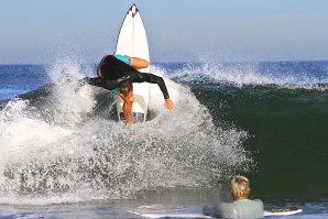 FREE SURF DE VASCO RIBEIRO E FREDERICO MORAIS EM LEÇA DA PALMEIRA