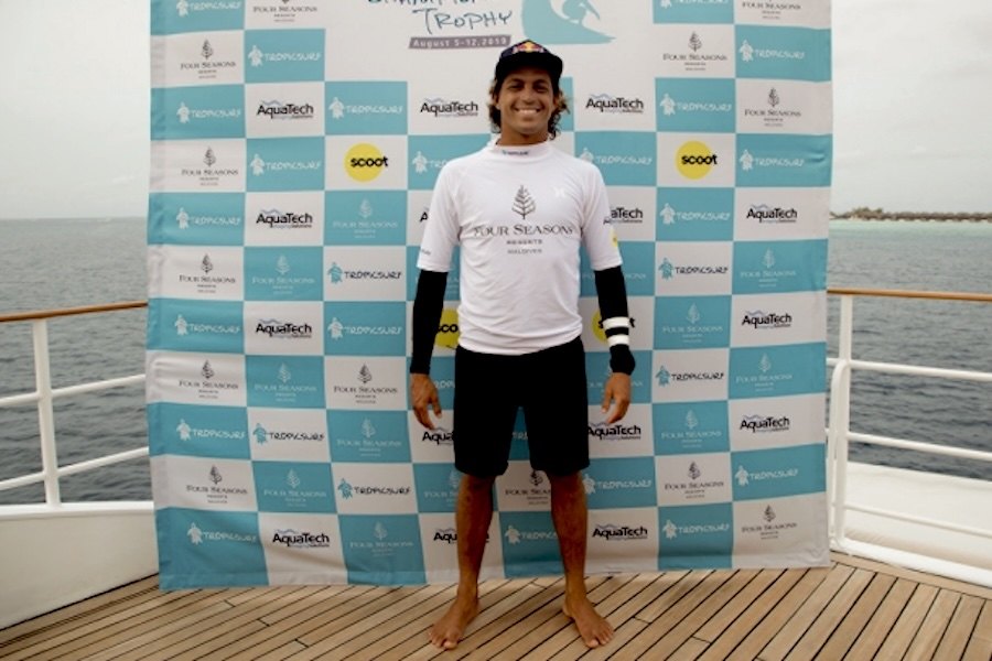 Kai Lenny vai moldar as próprias pranchas para evento exclusivo nas Maldivas