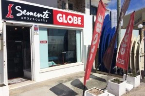 Loja Semente/Globe de portas abertas na Ericeira
