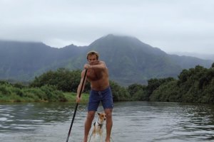 LAIRD HAMILTON REVELA O SEGREDO POR TRÁS DA SUA EXCELENTE FORMA FÍSICA AOS 56 ANOS DE IDADE