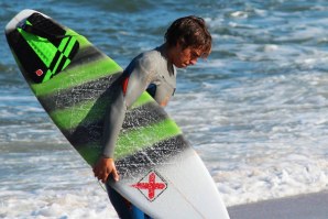 XTREME SURFBOARDS E TOMÁS ABREU TESTAM MODELO DE PRANCHA EM ESPINHO