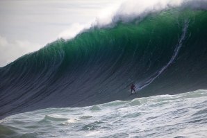 O início da temporada na Nazaré, visto de muito perto, com Steudtner, Scooby, Nic Von Rupp e outros