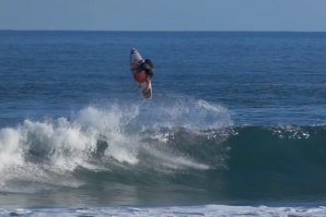 GABRIEL MEDINA DESTRÓI AS ONDAS DE MARESIAS