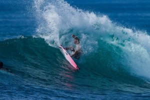 JAY OCCHILUPO MOSTRA O SEU SURF NAS ONDAS DE KERAMAS