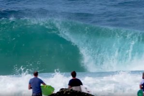 POR TRÁS DAS ROCHAS EM SNAPPER ROCKS