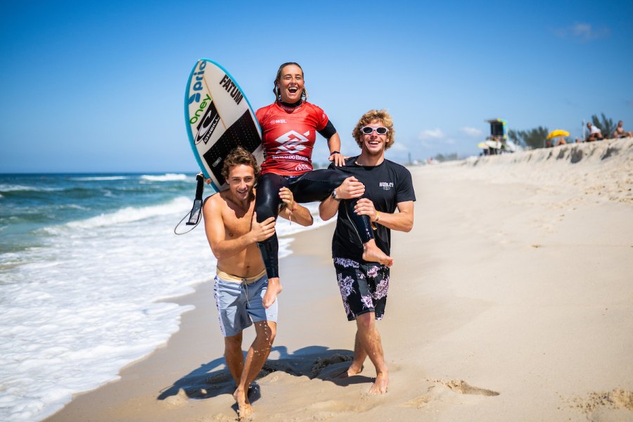 Yolanda Hopkins faz história ao qualificar-se para o Circuito Mundial de Surf  2026