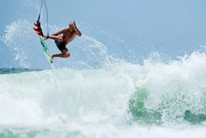 AUSTRALIANO KAI HING NO TEAM INTERNACIONAL DA BILLABONG