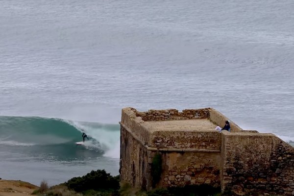 Tubos Cristalinos na Ericeira – Uma Perspectiva Panorâmica