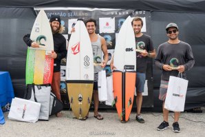 Os finalistas em Surf Open. 
