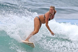 Bethany Hamilton já surfa ‘por dois’